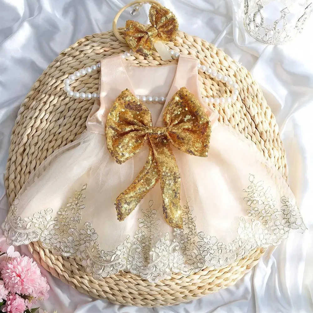 Robe princesse champagne pour nouveauné accessoires incluits robe