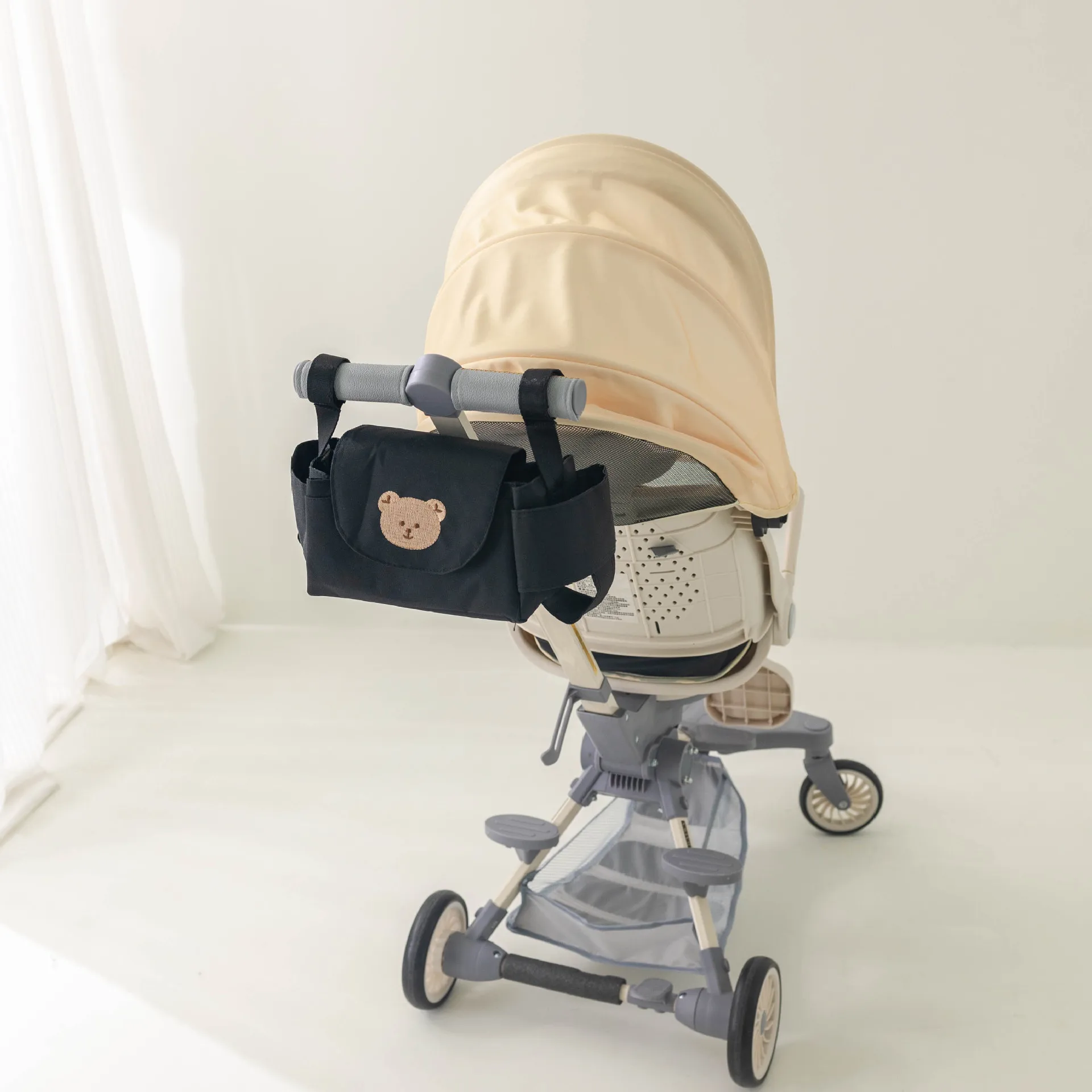 Poussette bébé compacte sac de rangement portegobelet design moderne