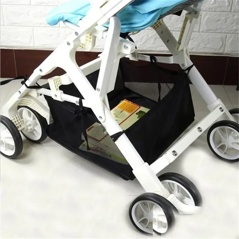 Poussette compacte moderne pour bébé design minimaliste matériau durable facile à plier panier intégré style é
