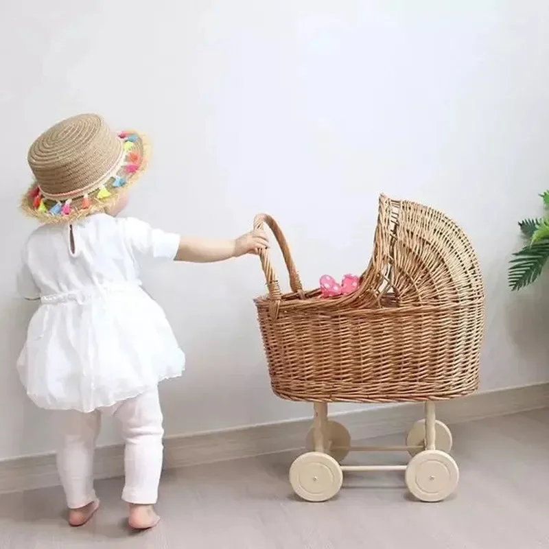 Poussette de poupée rétro en rotin jouet accessoires Photo de Studio