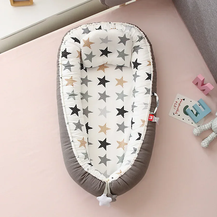 Coussin naissance bébé confort sécurité nid cocon dormir bébé tissu doux coton polyester design moderne motif